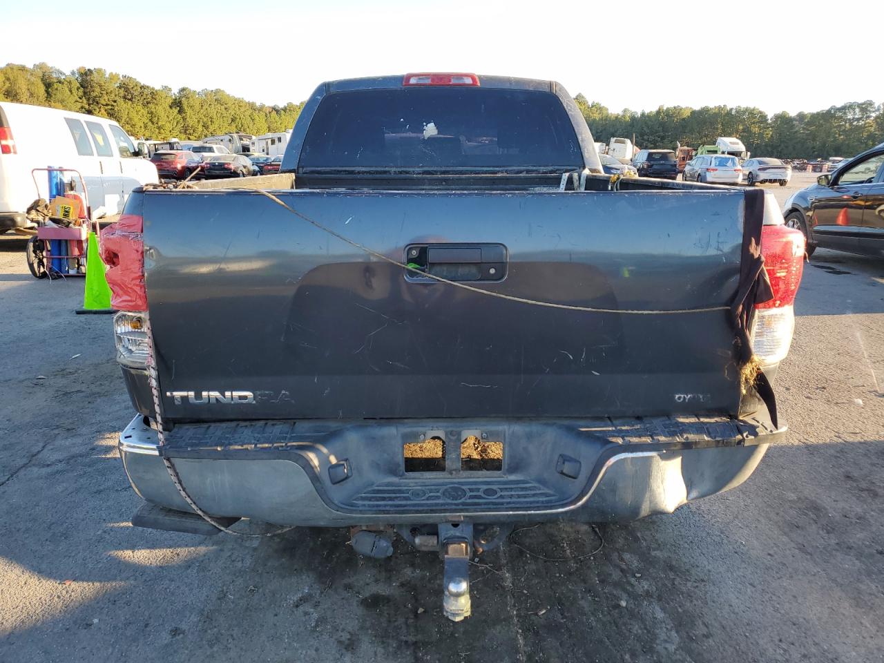 Photo 5 VIN: 5TFRM5F11AX011039 - TOYOTA TUNDRA 