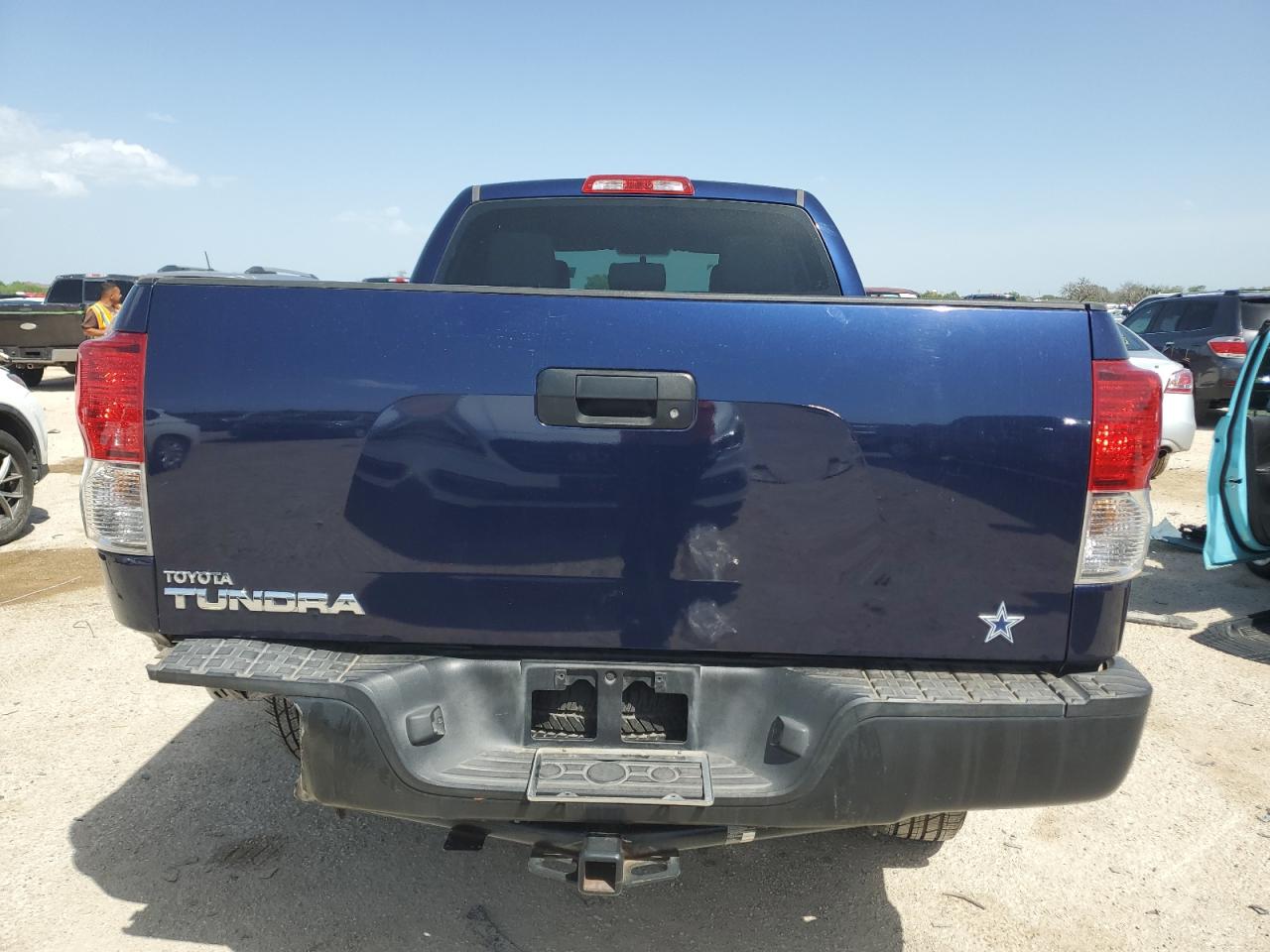 Photo 5 VIN: 5TFRM5F11CX045565 - TOYOTA TUNDRA 