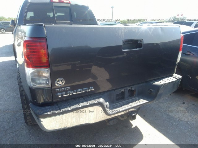 Photo 5 VIN: 5TFRM5F11CX048532 - TOYOTA TUNDRA 2WD TRUCK 