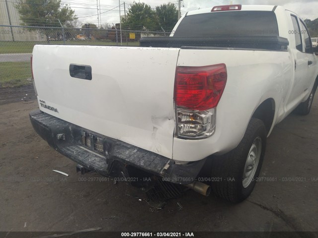 Photo 5 VIN: 5TFRM5F12BX030863 - TOYOTA TUNDRA 2WD TRUCK 