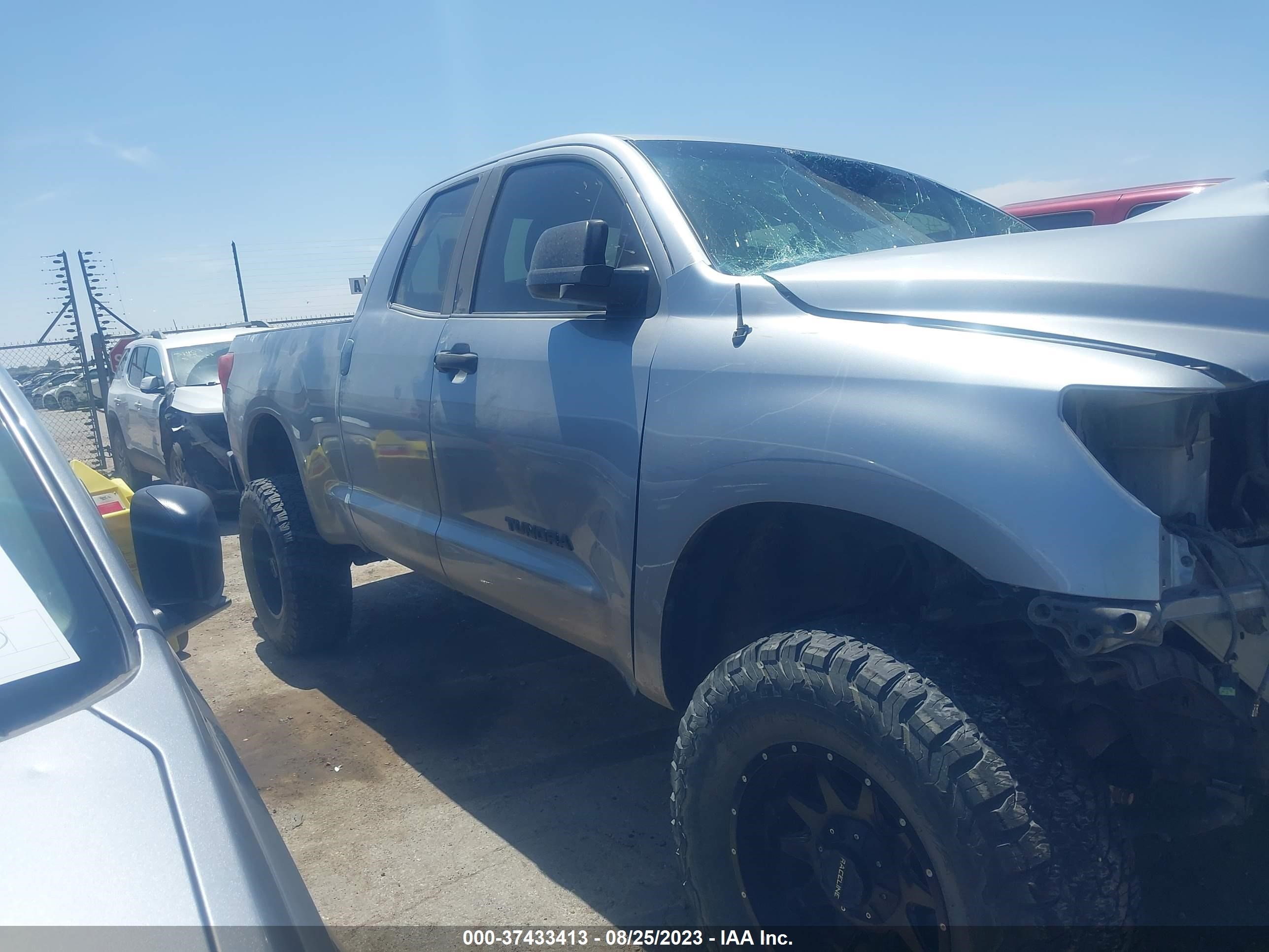 Photo 12 VIN: 5TFRM5F12CX047311 - TOYOTA TUNDRA 