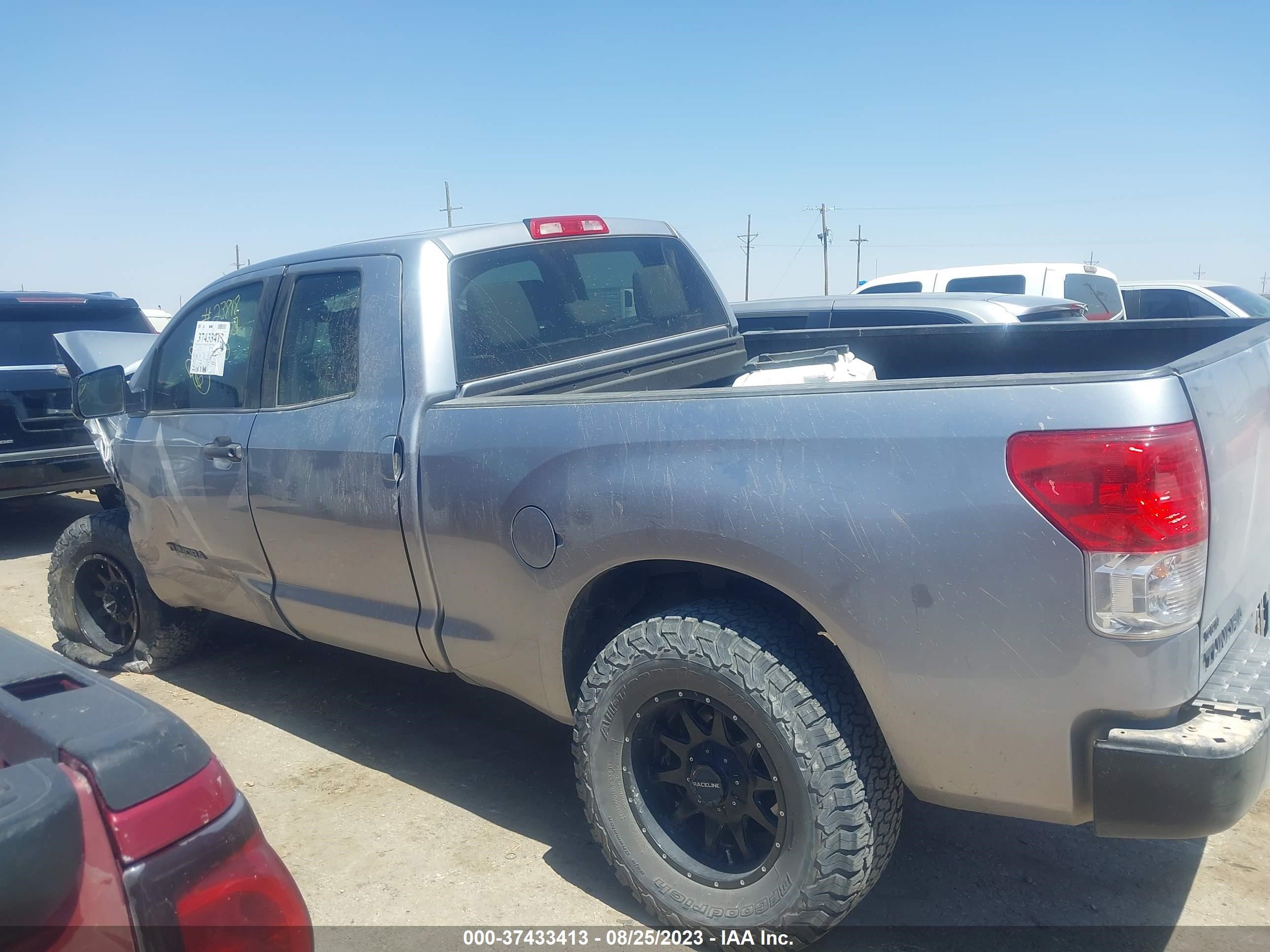 Photo 13 VIN: 5TFRM5F12CX047311 - TOYOTA TUNDRA 