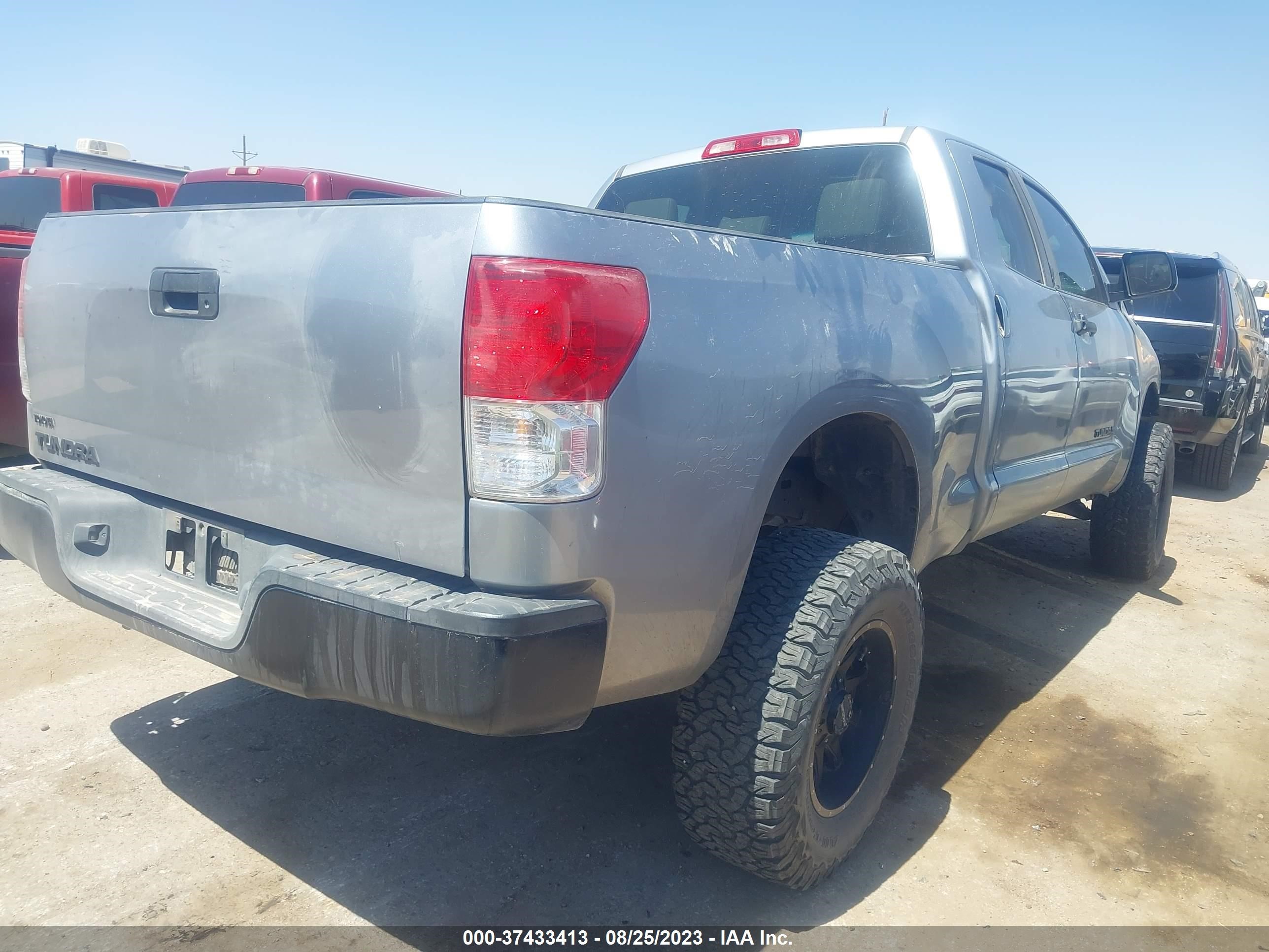 Photo 3 VIN: 5TFRM5F12CX047311 - TOYOTA TUNDRA 