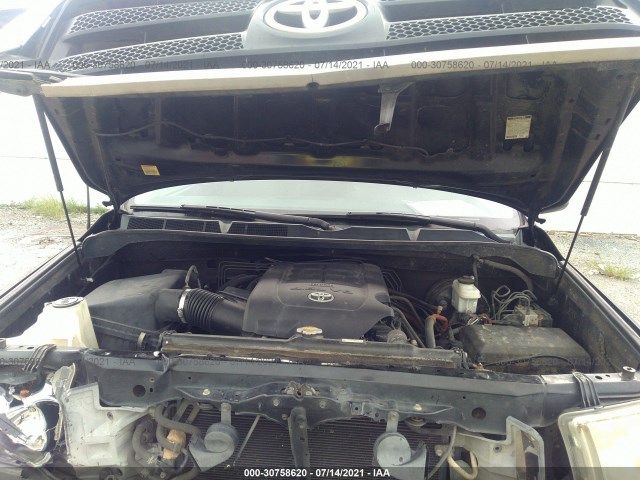 Photo 9 VIN: 5TFRM5F12CX048829 - TOYOTA TUNDRA 2WD TRUCK 