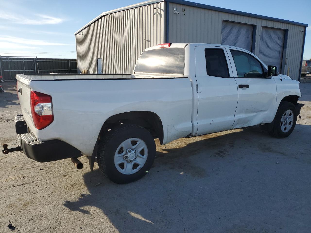 Photo 2 VIN: 5TFRM5F12KX137329 - TOYOTA TUNDRA 