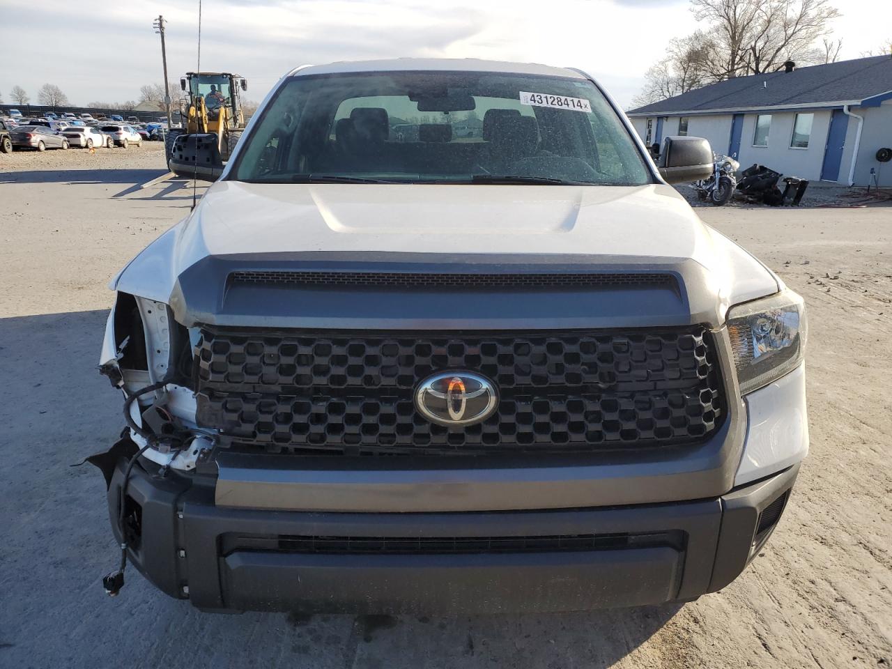 Photo 4 VIN: 5TFRM5F12KX137329 - TOYOTA TUNDRA 