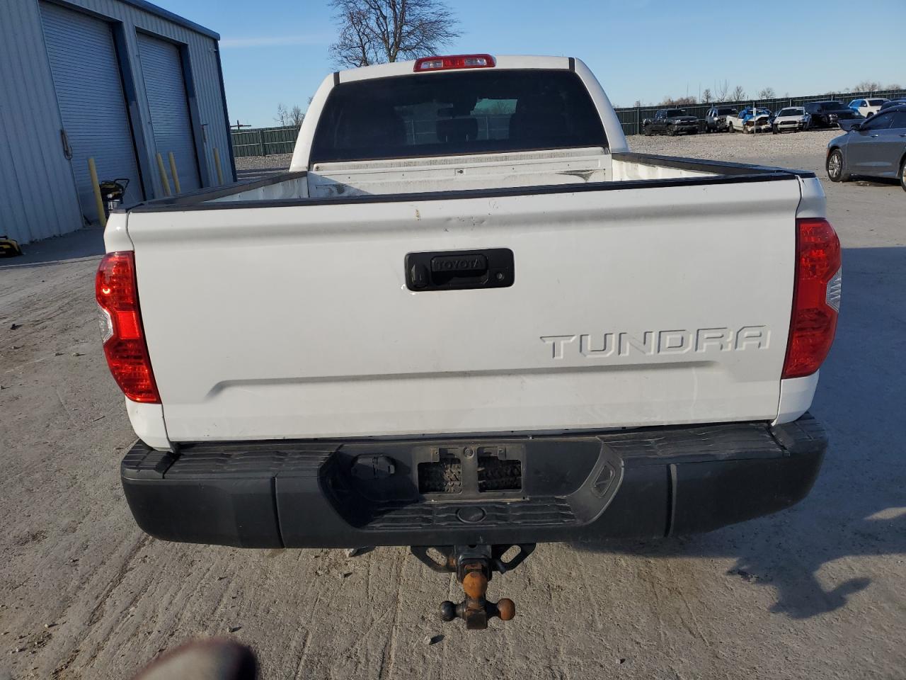 Photo 5 VIN: 5TFRM5F12KX137329 - TOYOTA TUNDRA 