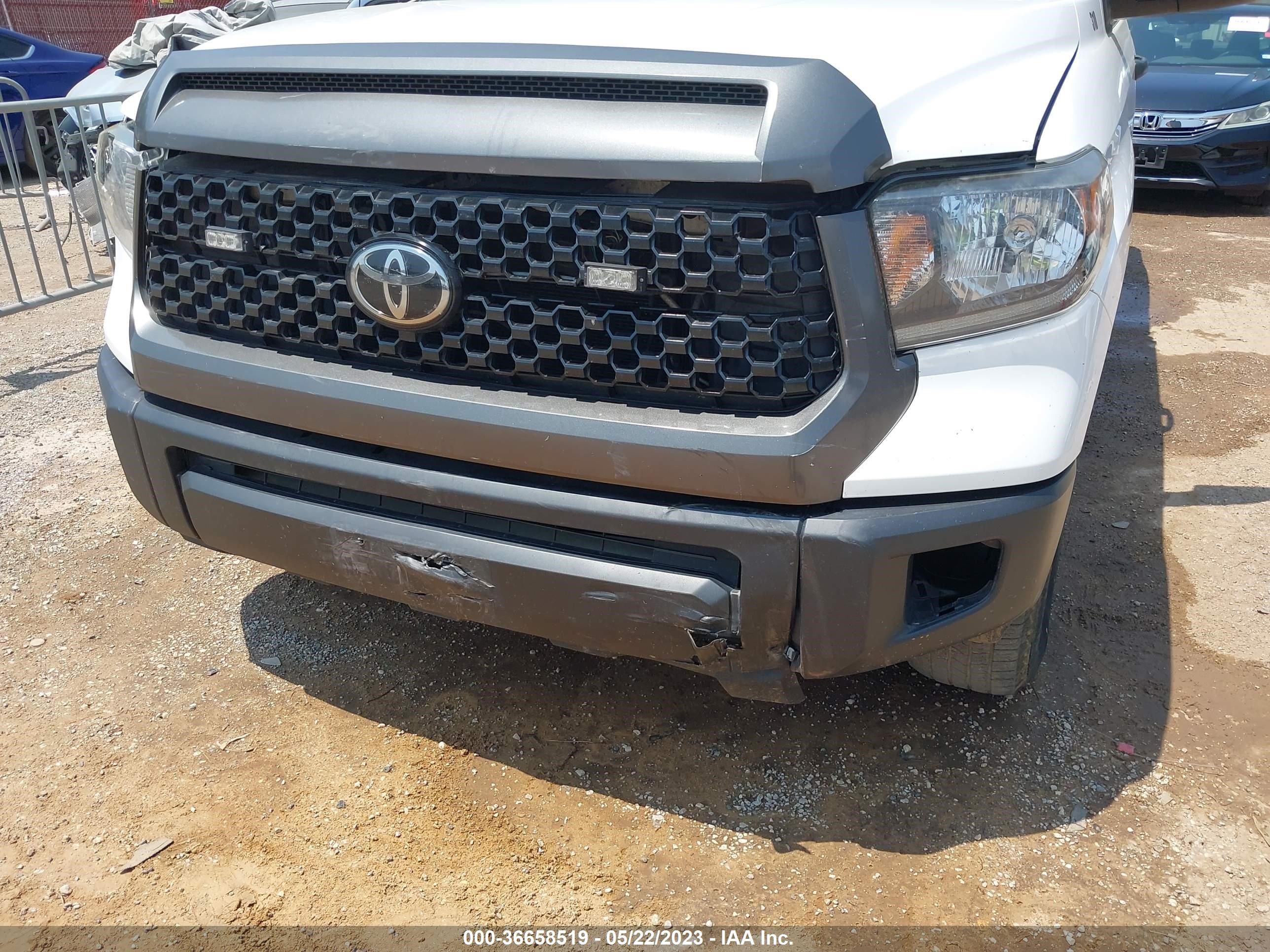 Photo 5 VIN: 5TFRM5F12KX142238 - TOYOTA TUNDRA 