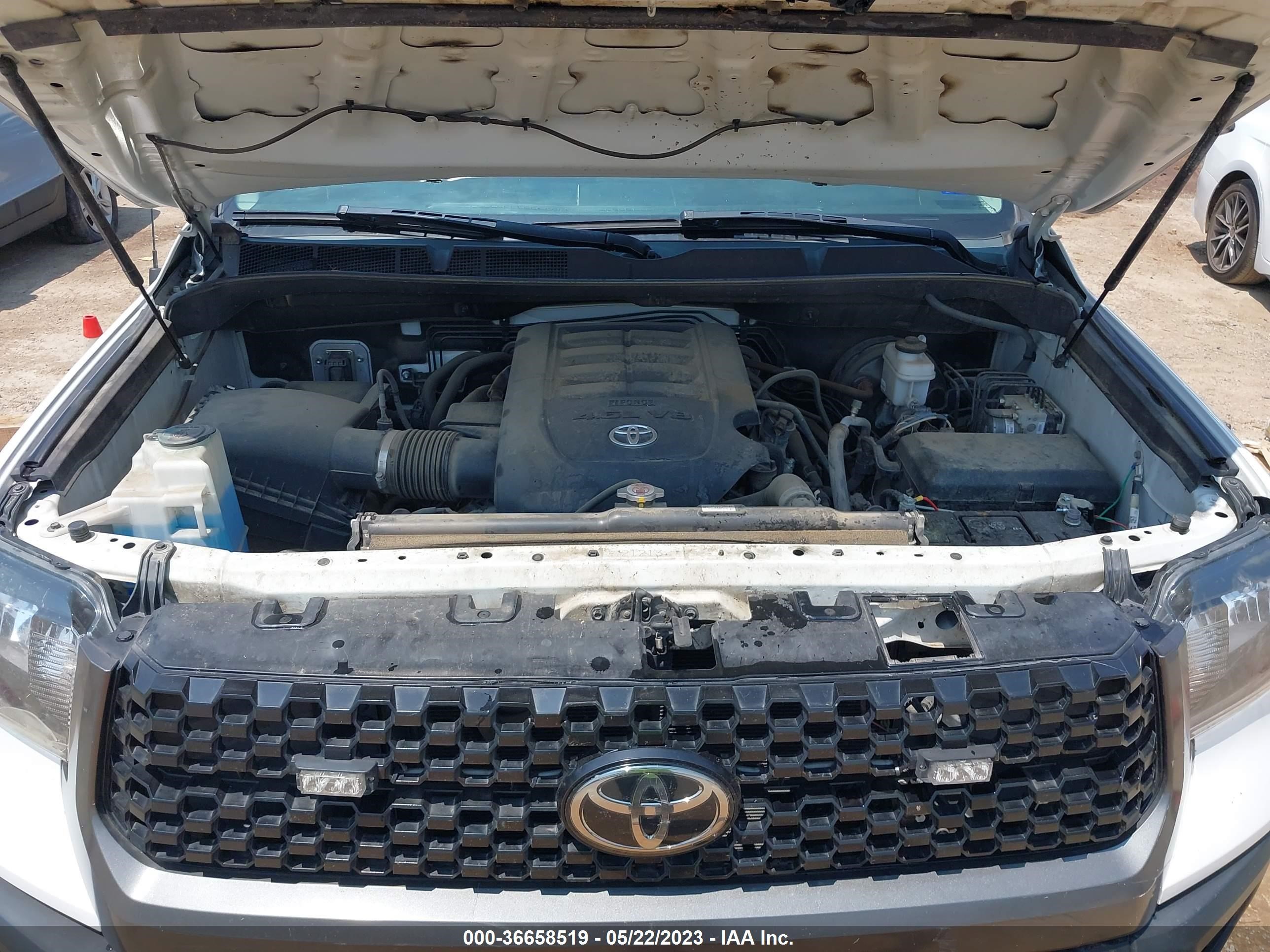 Photo 9 VIN: 5TFRM5F12KX142238 - TOYOTA TUNDRA 