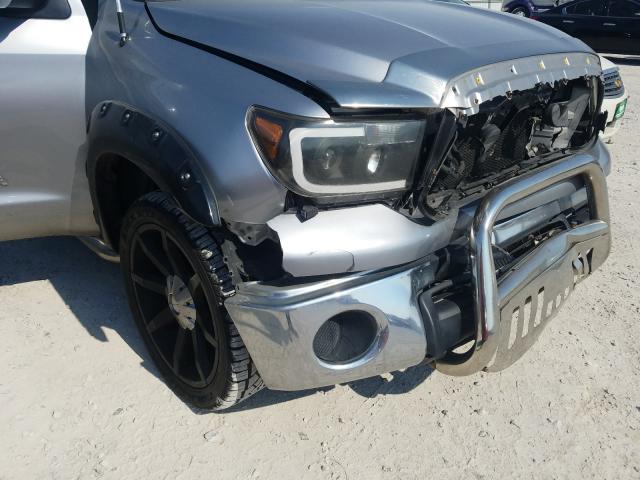 Photo 8 VIN: 5TFRM5F14CX041610 - TOYOTA TUNDRA DOU 