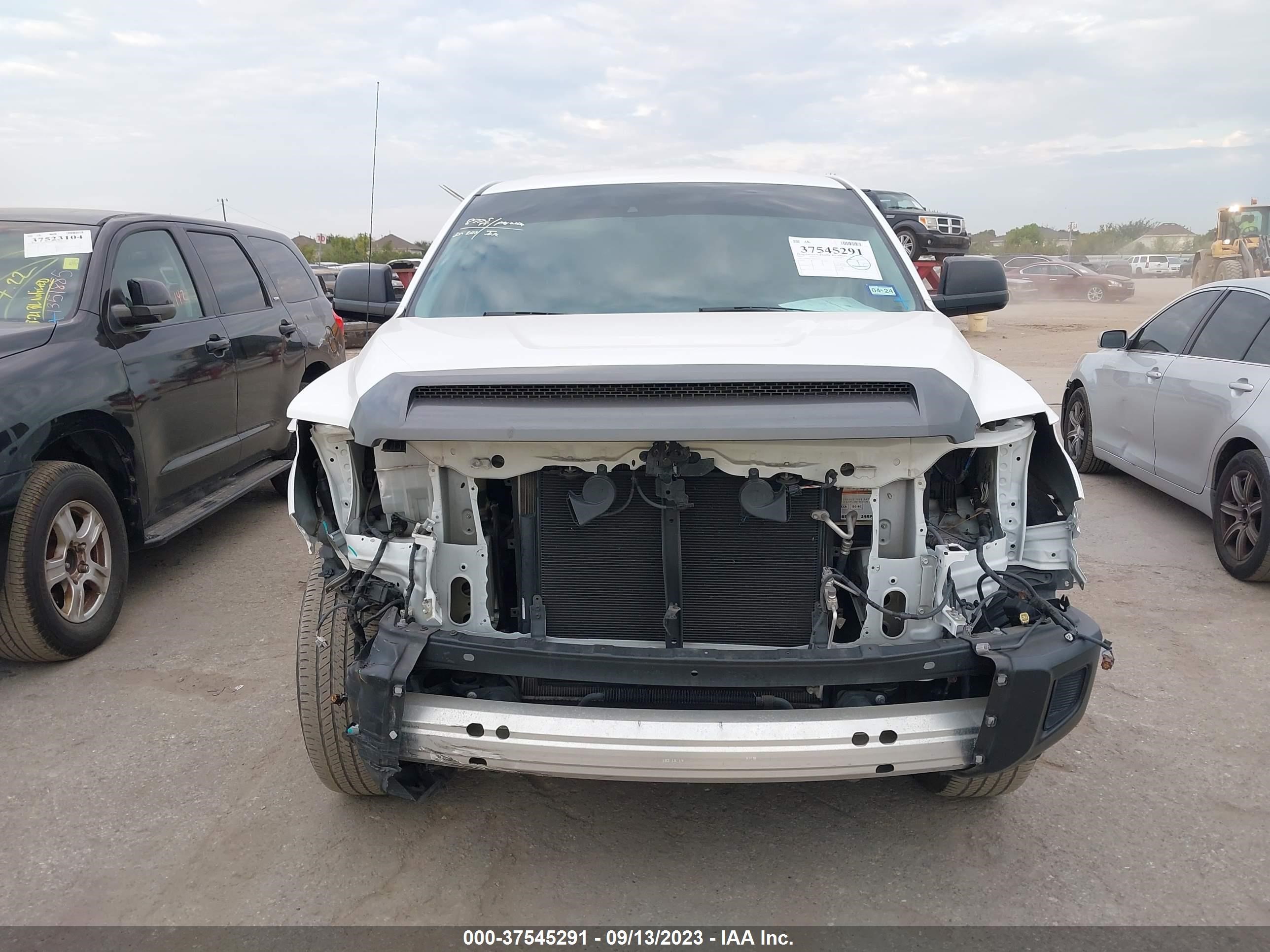 Photo 11 VIN: 5TFRM5F14KX141933 - TOYOTA TUNDRA 