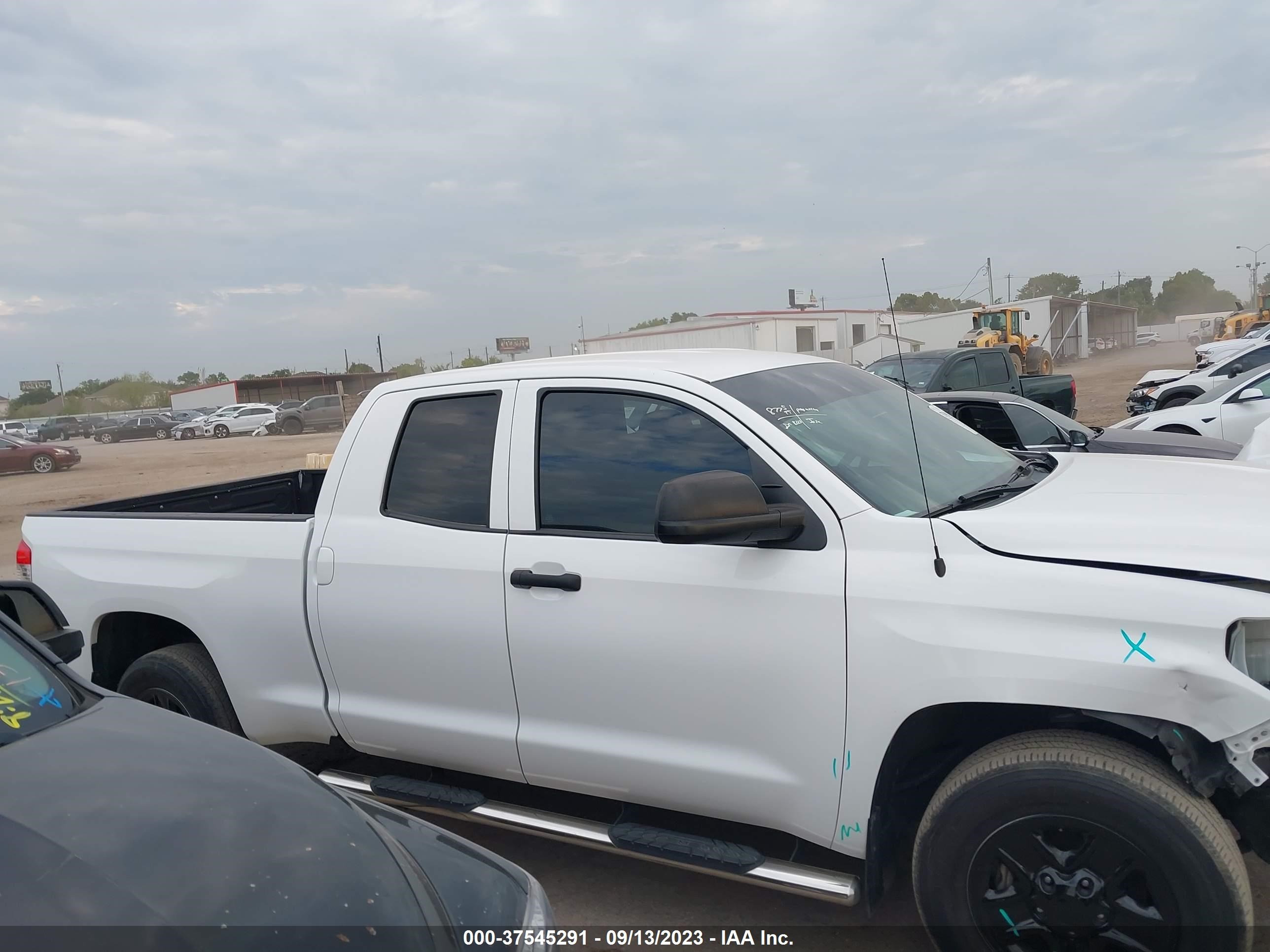 Photo 12 VIN: 5TFRM5F14KX141933 - TOYOTA TUNDRA 