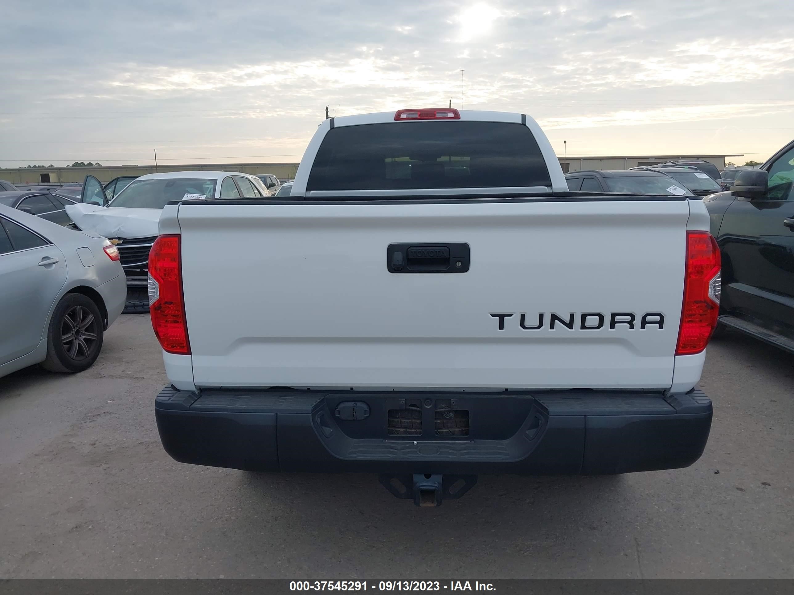 Photo 15 VIN: 5TFRM5F14KX141933 - TOYOTA TUNDRA 