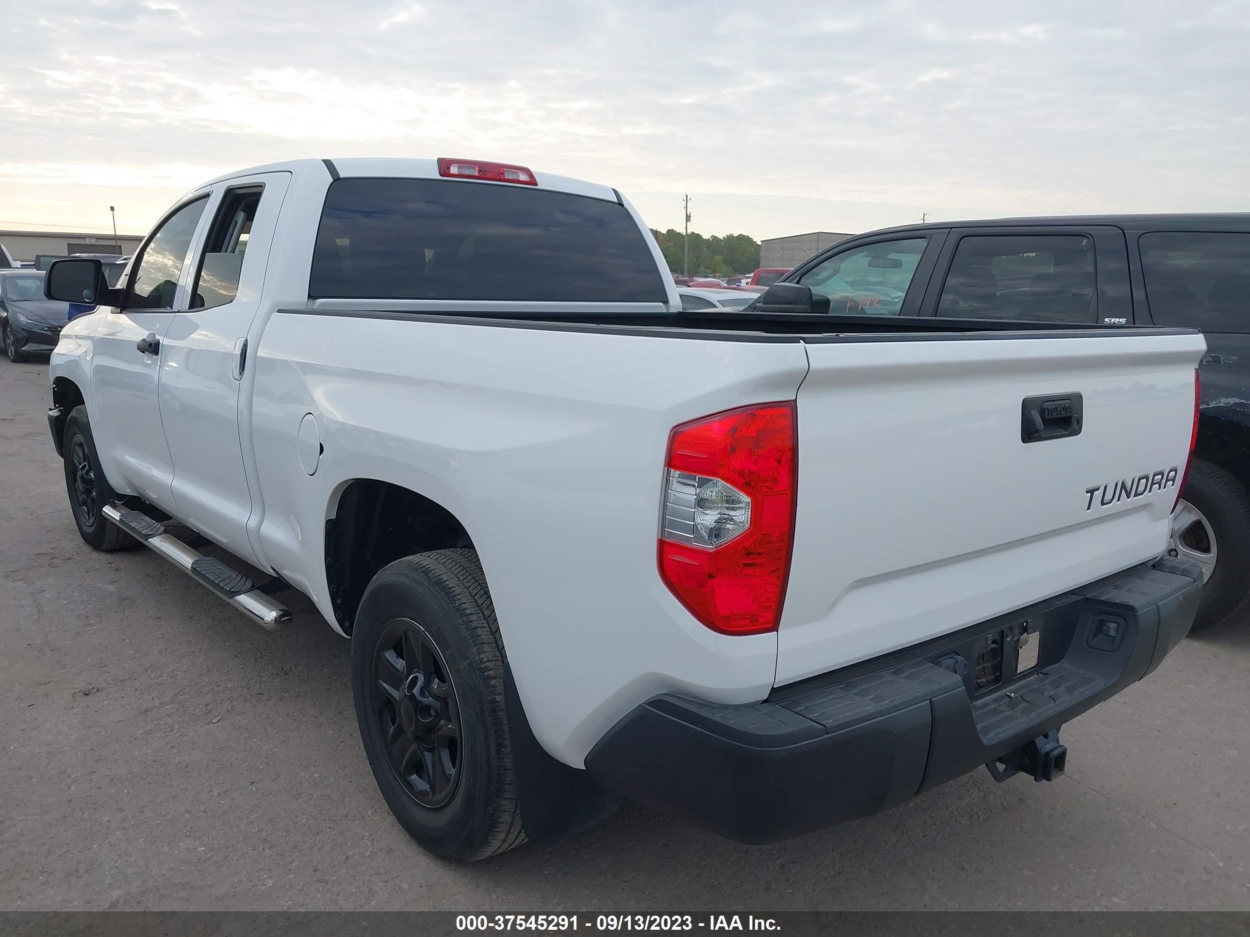 Photo 2 VIN: 5TFRM5F14KX141933 - TOYOTA TUNDRA 