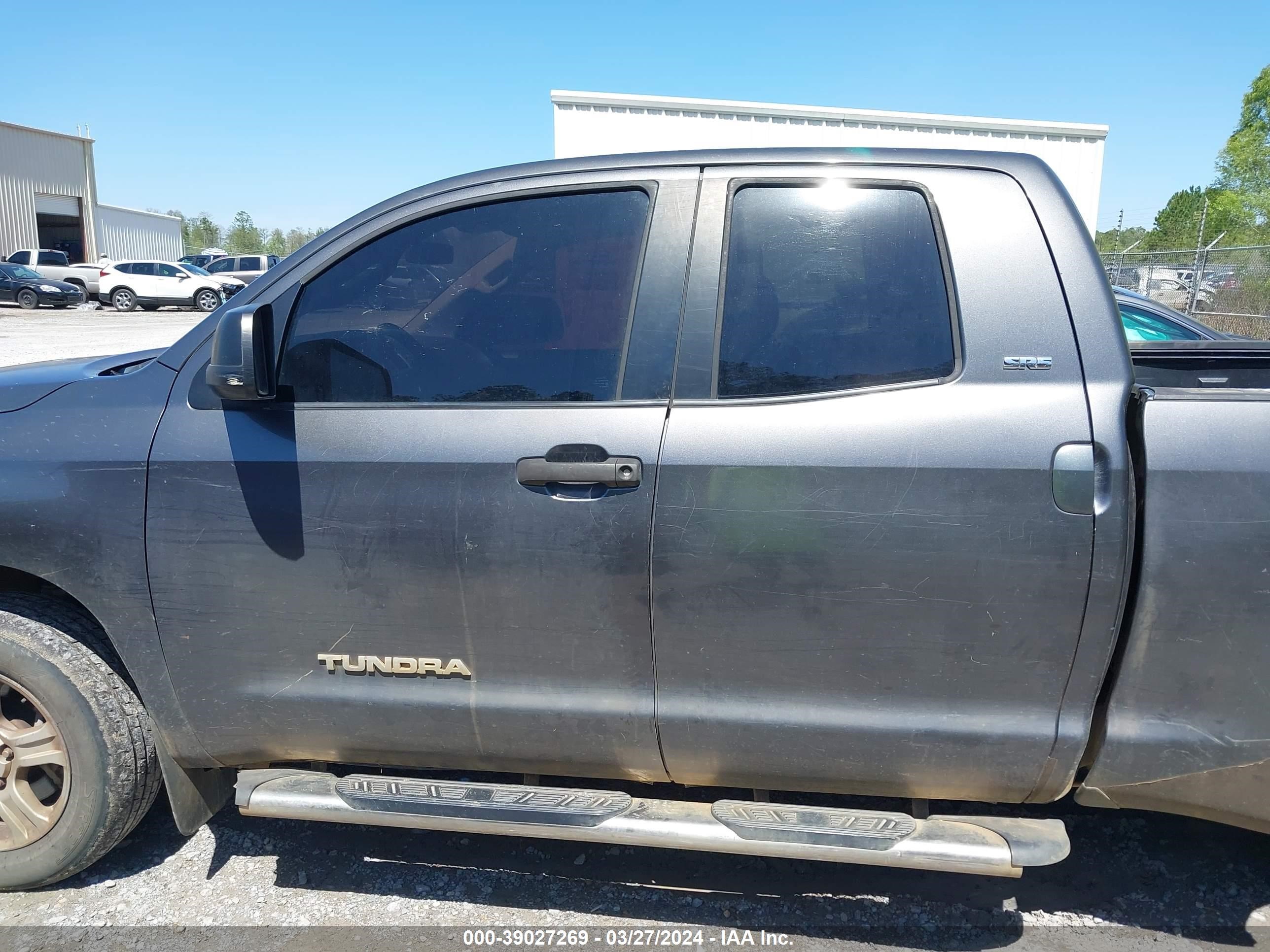 Photo 13 VIN: 5TFRM5F16BX022023 - TOYOTA TUNDRA 