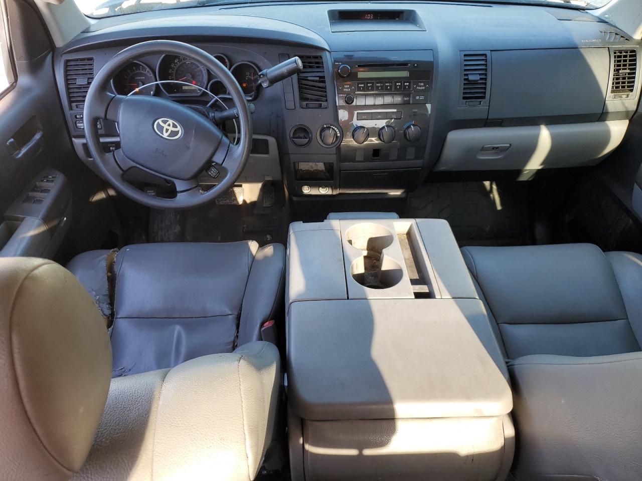 Photo 7 VIN: 5TFRM5F16CX047344 - TOYOTA TUNDRA 