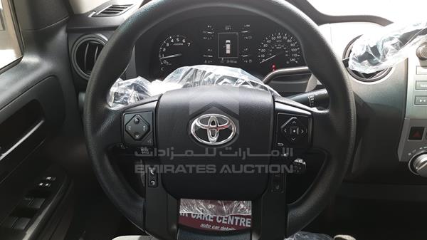 Photo 12 VIN: 5TFRM5F16JX129085 - TOYOTA TUNDRA 