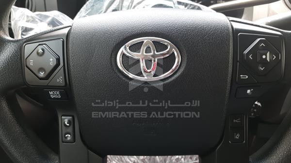 Photo 13 VIN: 5TFRM5F16JX129085 - TOYOTA TUNDRA 