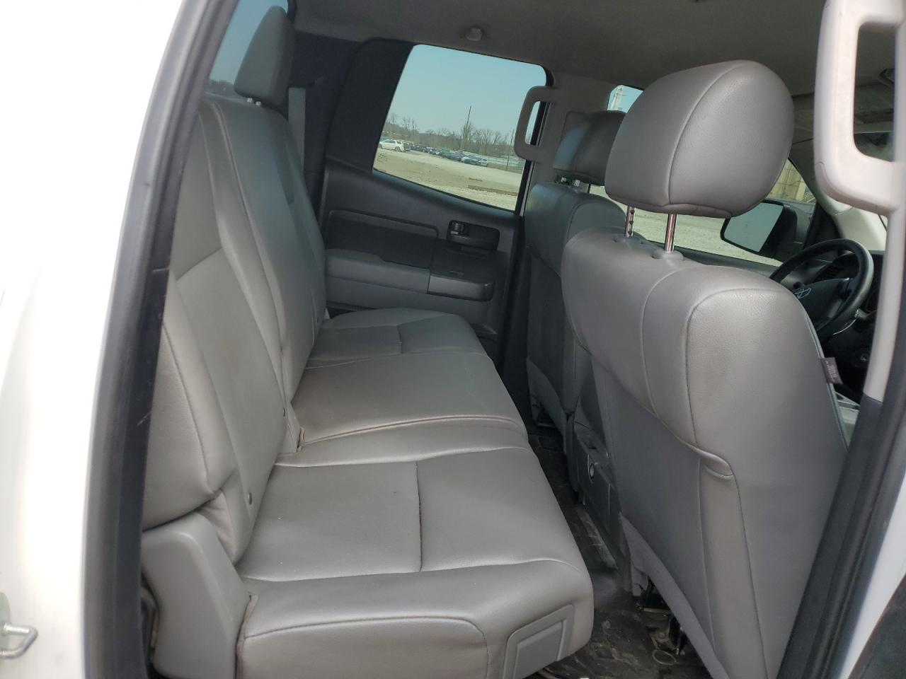 Photo 9 VIN: 5TFRM5F17BX031460 - TOYOTA TUNDRA 