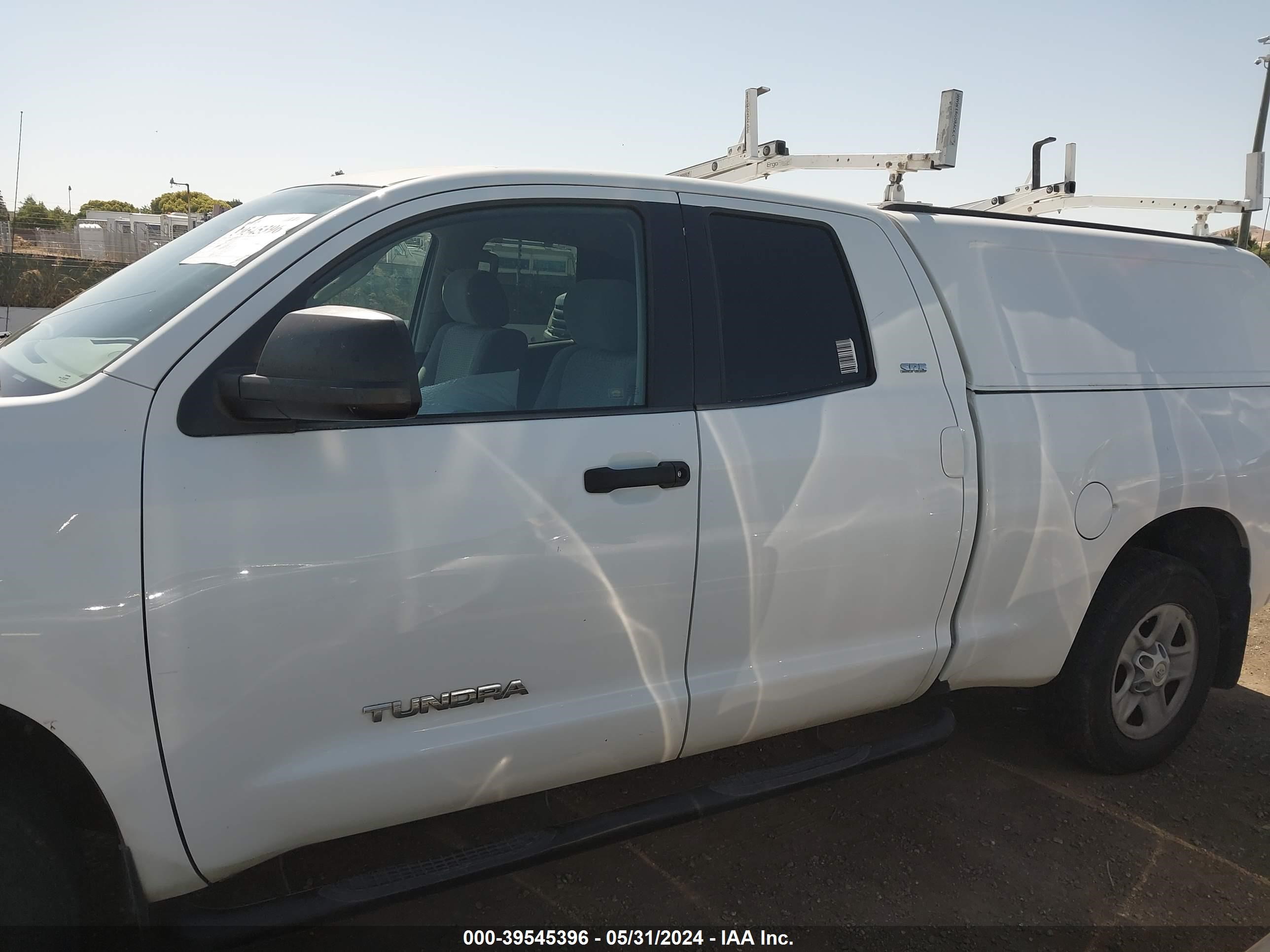 Photo 13 VIN: 5TFRM5F17DX064817 - TOYOTA TUNDRA 