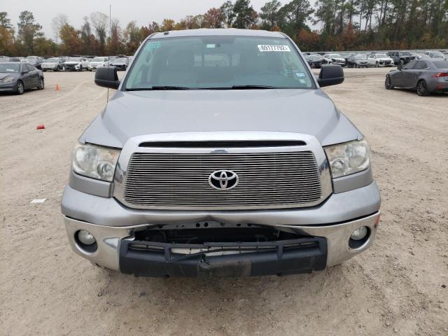 Photo 4 VIN: 5TFRM5F18DX058587 - TOYOTA TUNDRA DOU 