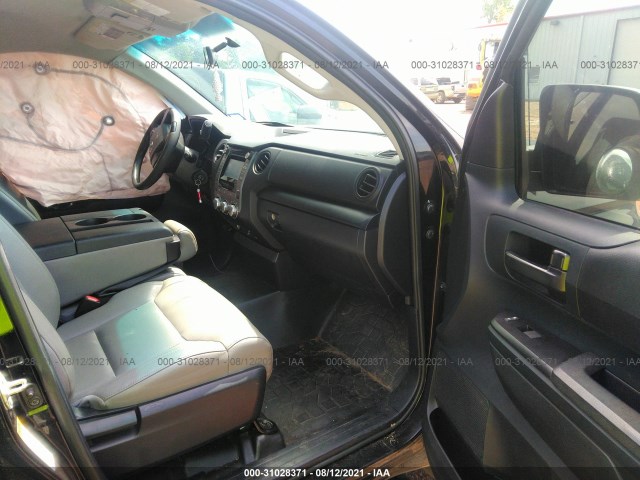 Photo 4 VIN: 5TFRM5F18GX097703 - TOYOTA TUNDRA 2WD TRUCK 