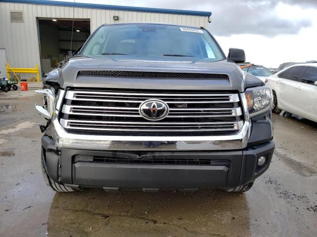 Photo 4 VIN: 5TFRM5F18KX136833 - TOYOTA TUNDRA DOU 