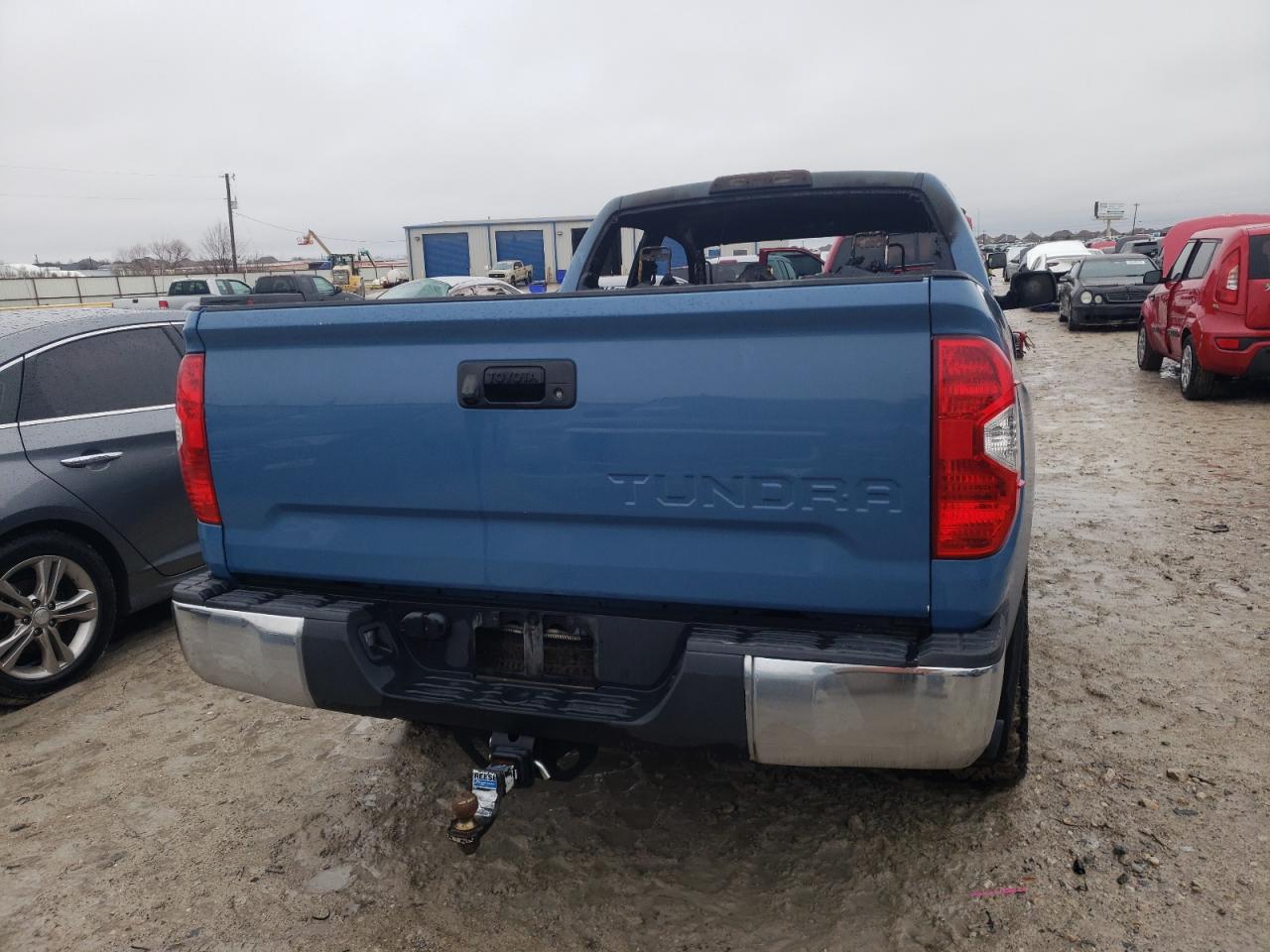 Photo 5 VIN: 5TFRM5F18KX141384 - TOYOTA TUNDRA 