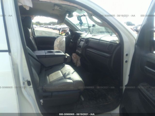 Photo 4 VIN: 5TFRM5F19GX102424 - TOYOTA TUNDRA 2WD TRUCK 