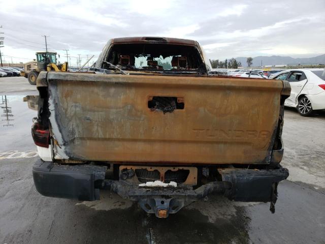 Photo 5 VIN: 5TFRM5F19JX131378 - TOYOTA TUNDRA DOU 