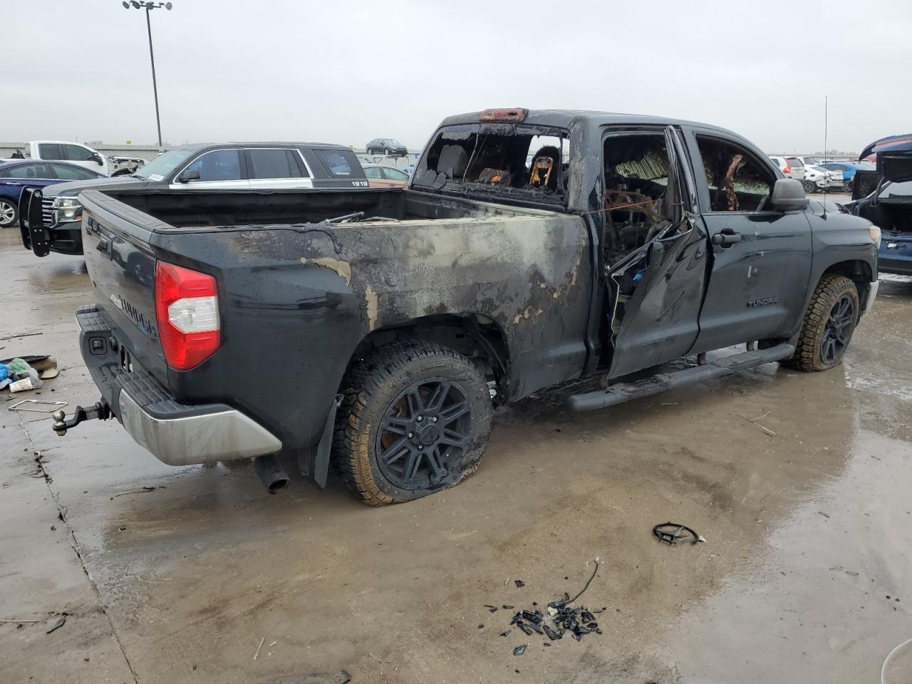 Photo 2 VIN: 5TFRM5F19JX133535 - TOYOTA TUNDRA 