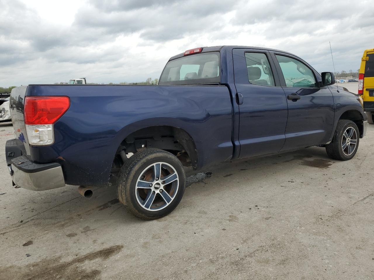 Photo 9 VIN: 5TFRM5F1XBX024275 - TOYOTA TUNDRA 