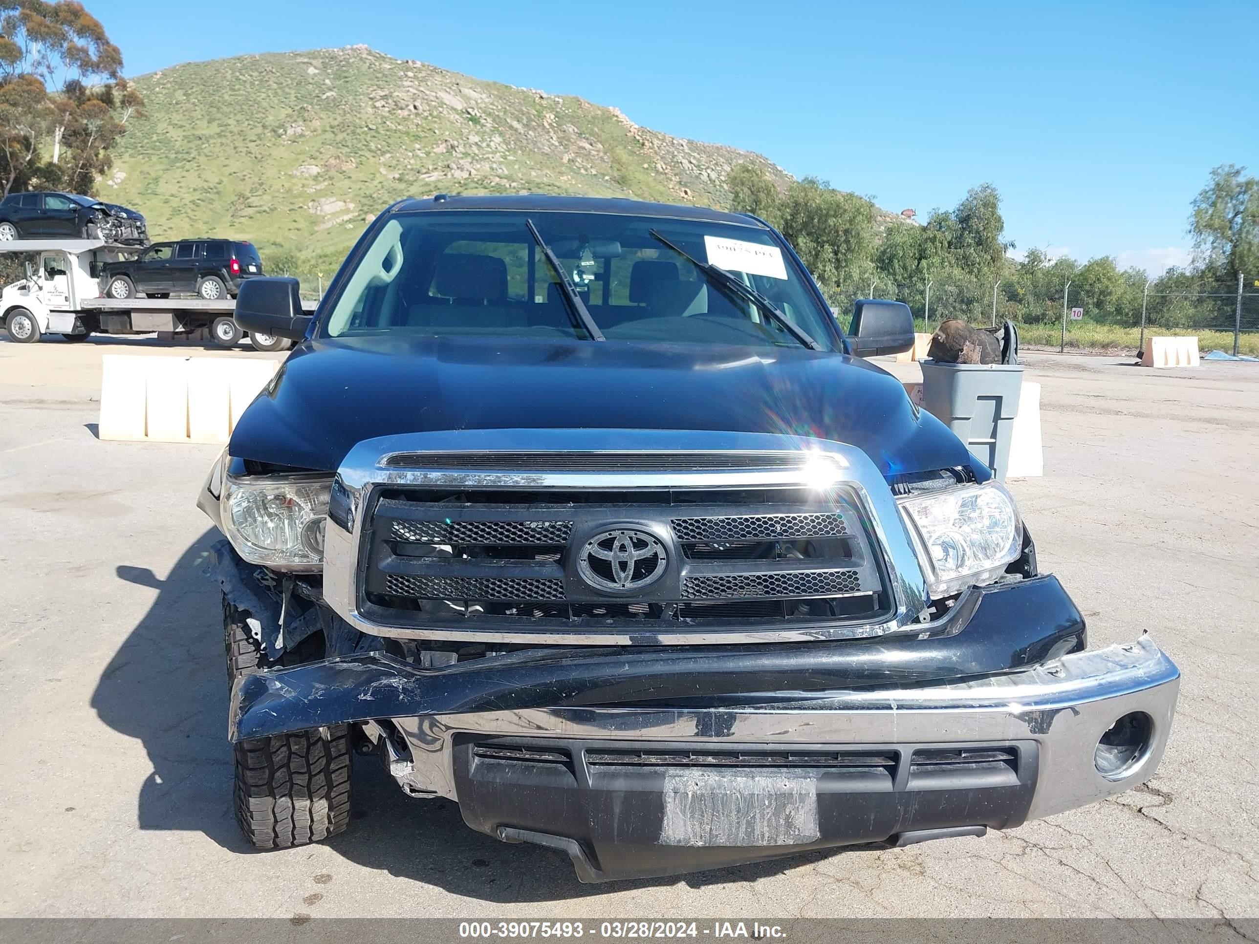 Photo 11 VIN: 5TFRM5F1XCX044415 - TOYOTA TUNDRA 