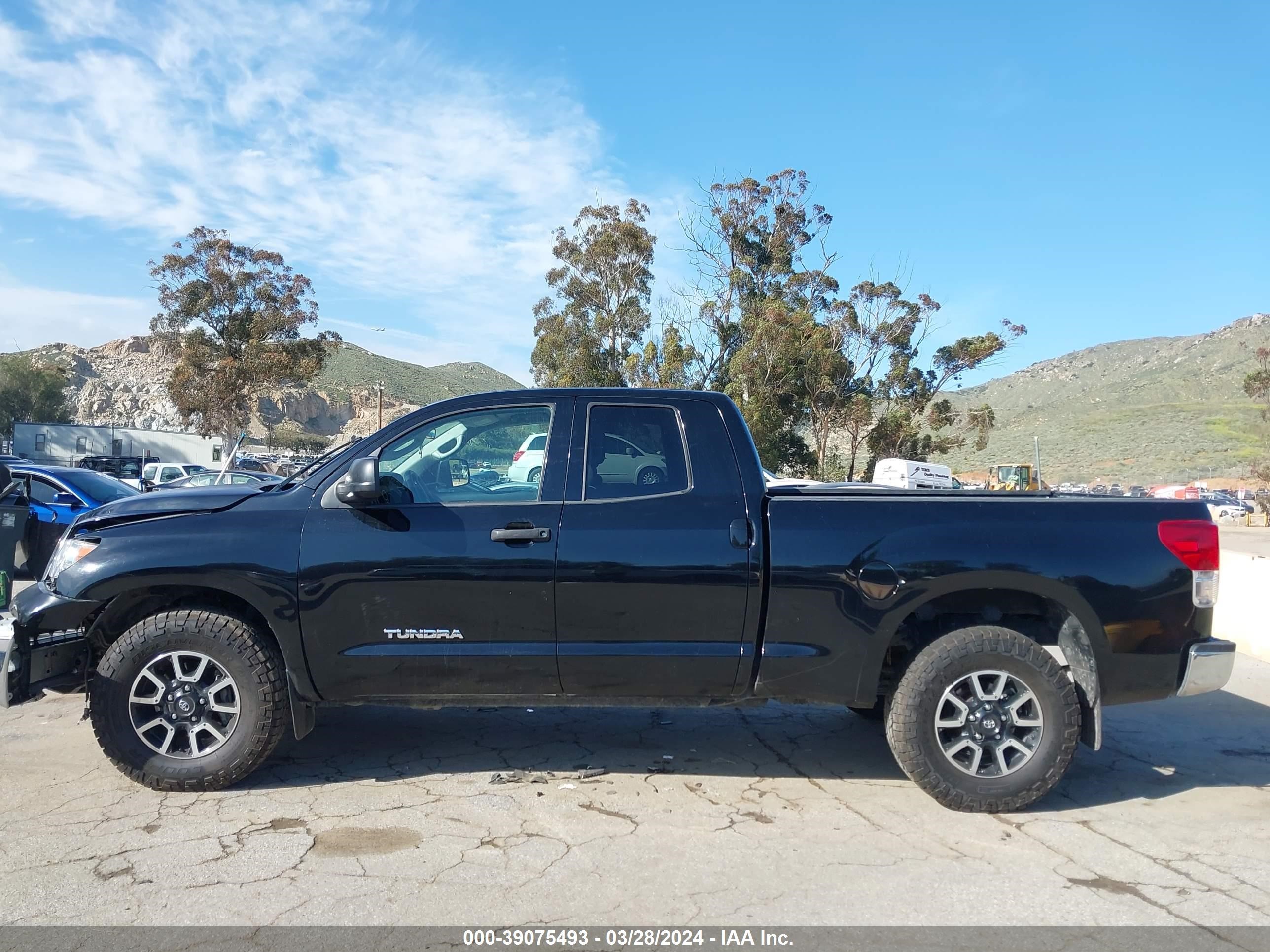 Photo 13 VIN: 5TFRM5F1XCX044415 - TOYOTA TUNDRA 