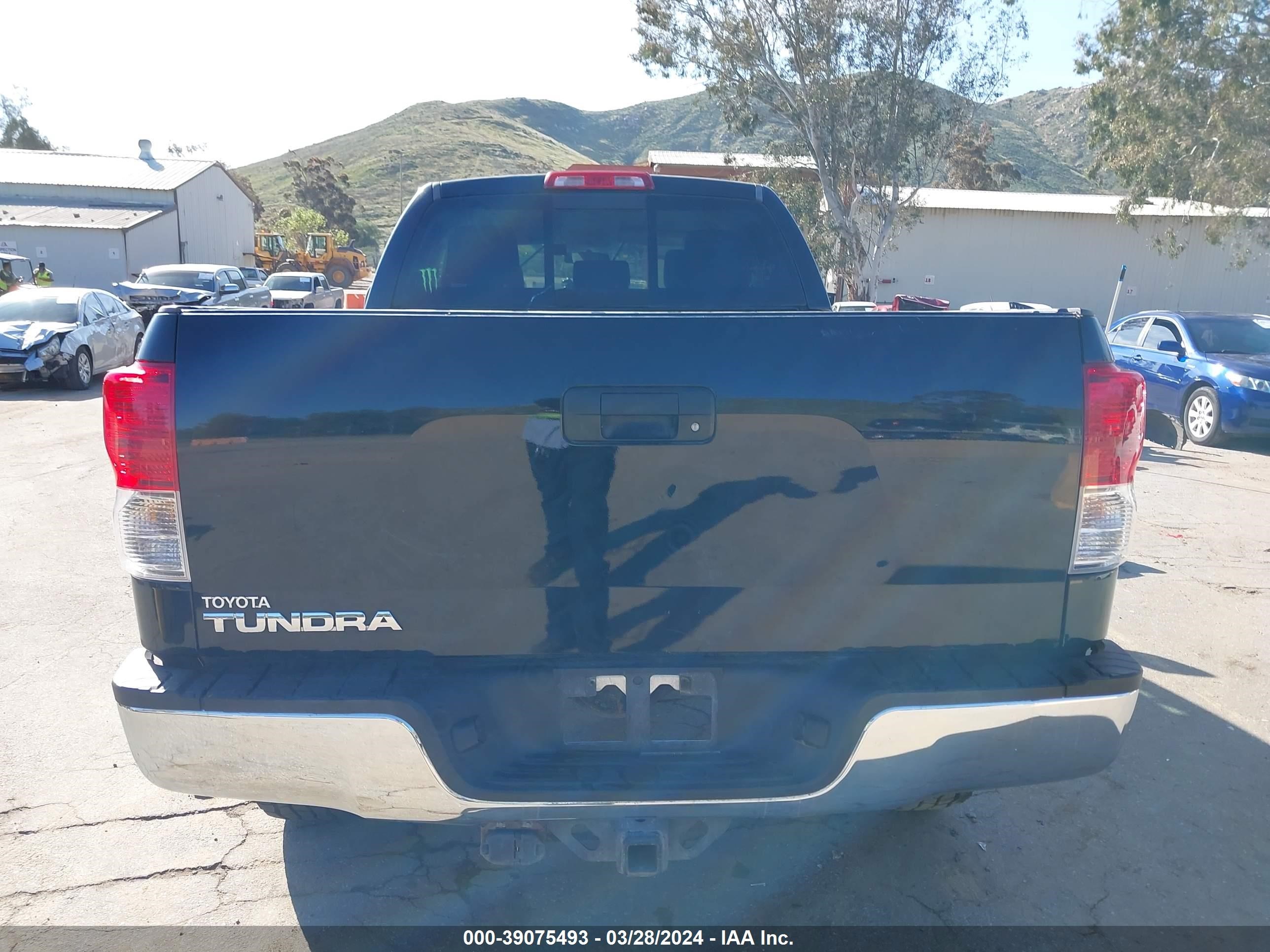 Photo 15 VIN: 5TFRM5F1XCX044415 - TOYOTA TUNDRA 