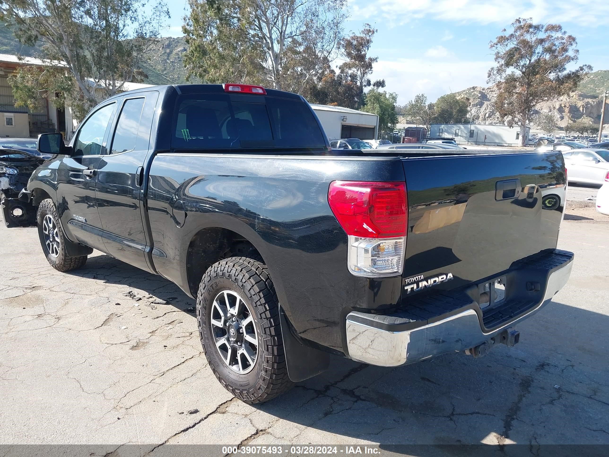 Photo 2 VIN: 5TFRM5F1XCX044415 - TOYOTA TUNDRA 