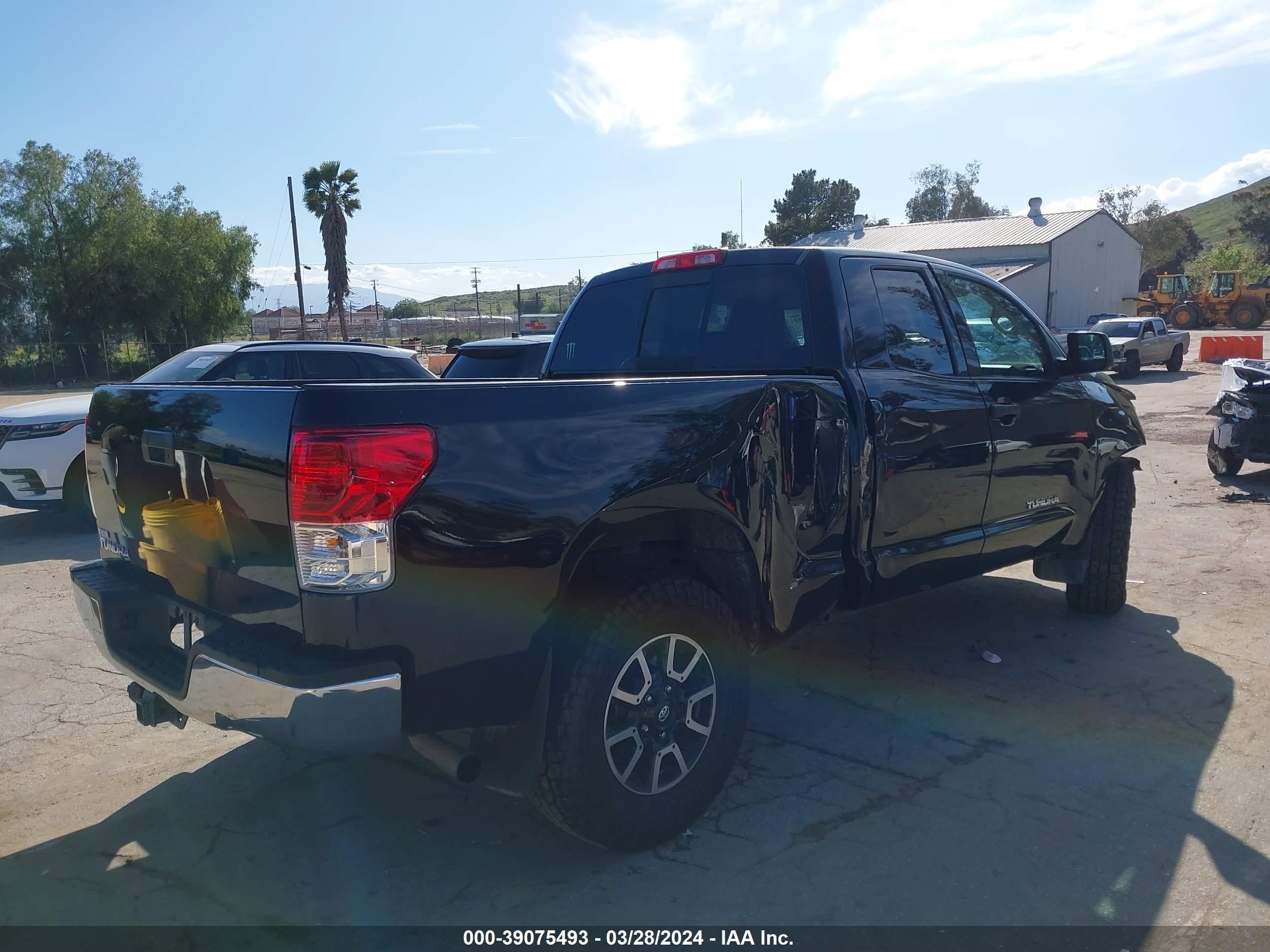 Photo 3 VIN: 5TFRM5F1XCX044415 - TOYOTA TUNDRA 