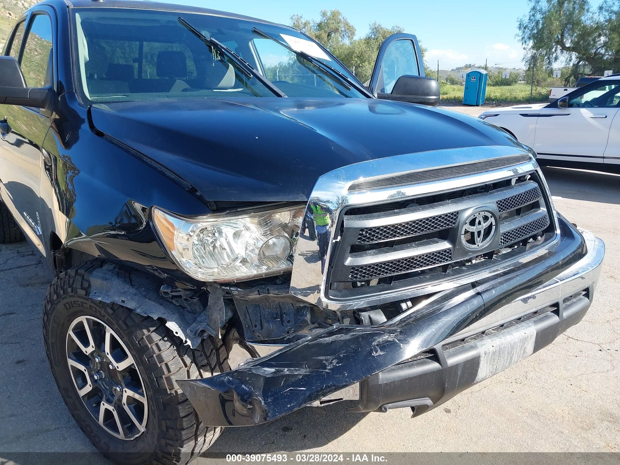 Photo 5 VIN: 5TFRM5F1XCX044415 - TOYOTA TUNDRA 