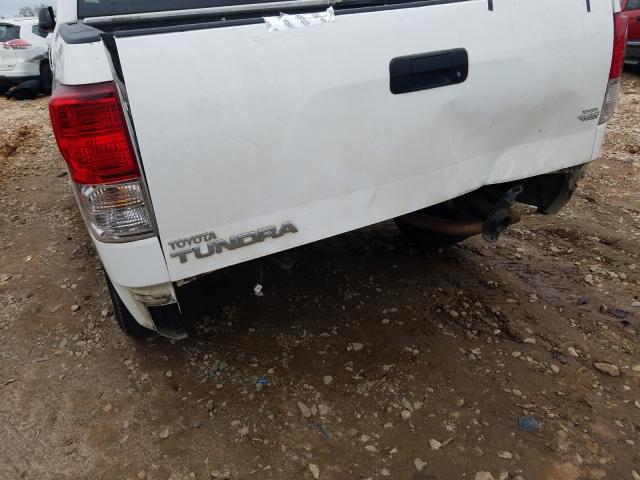 Photo 8 VIN: 5TFRM5F1XCX050585 - TOYOTA TUNDRA DOU 