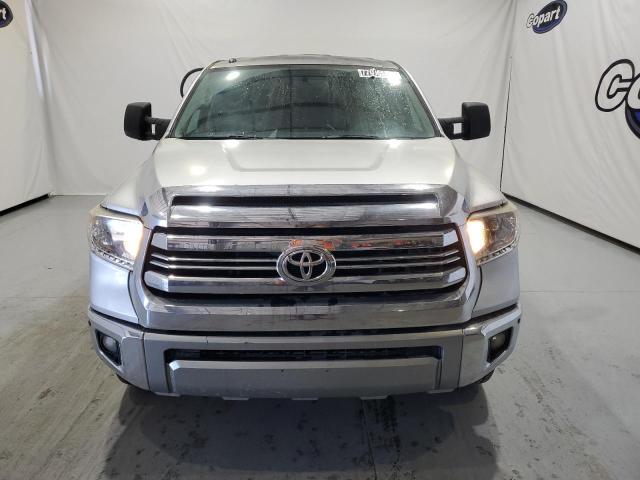 Photo 4 VIN: 5TFRM5F1XHX111053 - TOYOTA TUNDRA DOU 