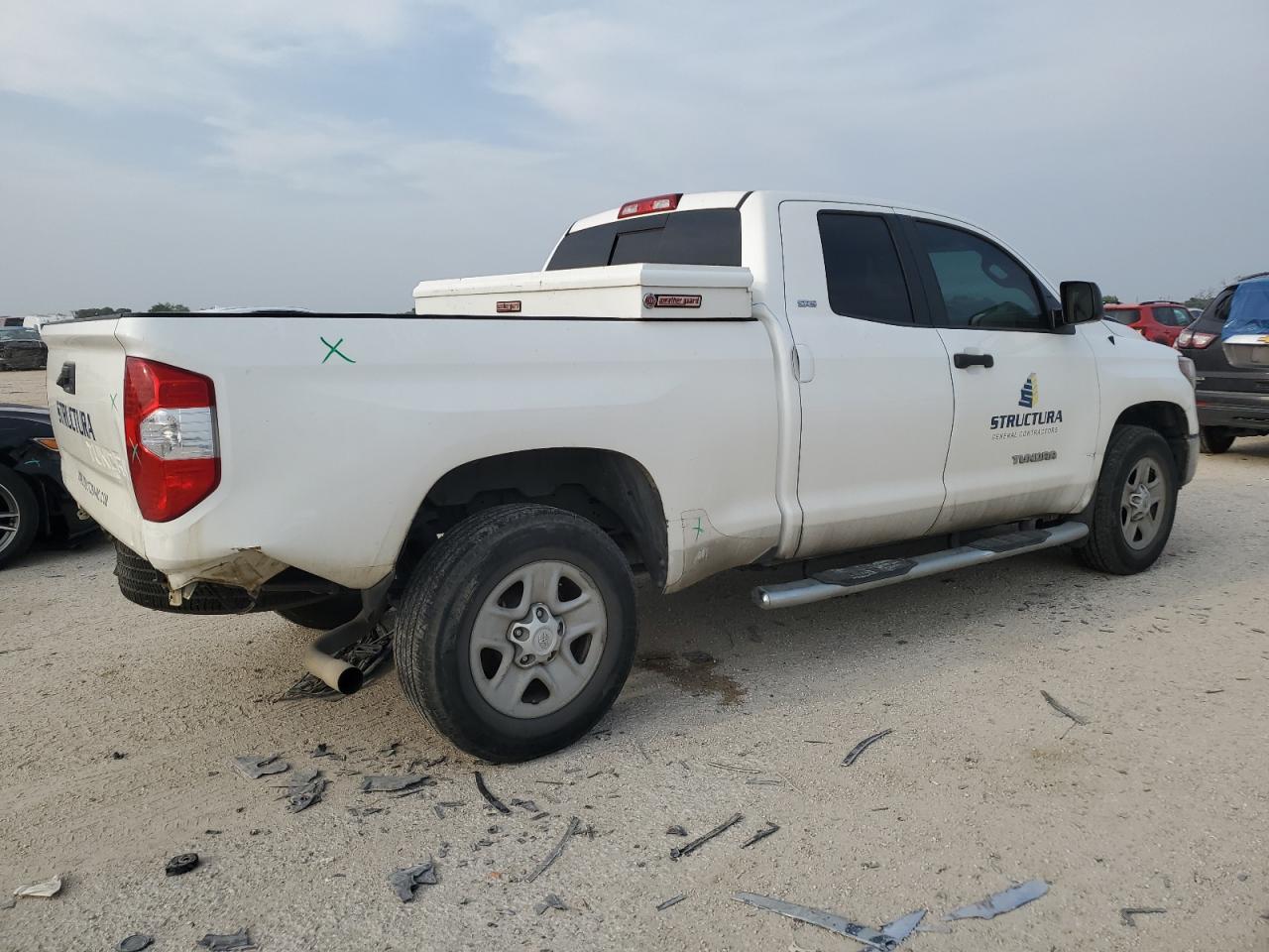 Photo 2 VIN: 5TFRM5F1XJX124701 - TOYOTA TUNDRA 