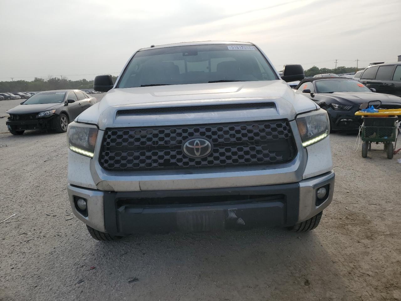 Photo 4 VIN: 5TFRM5F1XJX124701 - TOYOTA TUNDRA 