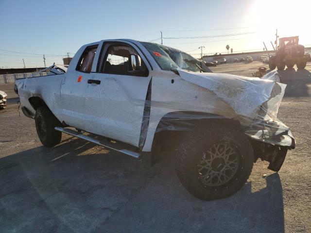 Photo 3 VIN: 5TFRM5F1XKX135649 - TOYOTA TUNDRA DOU 