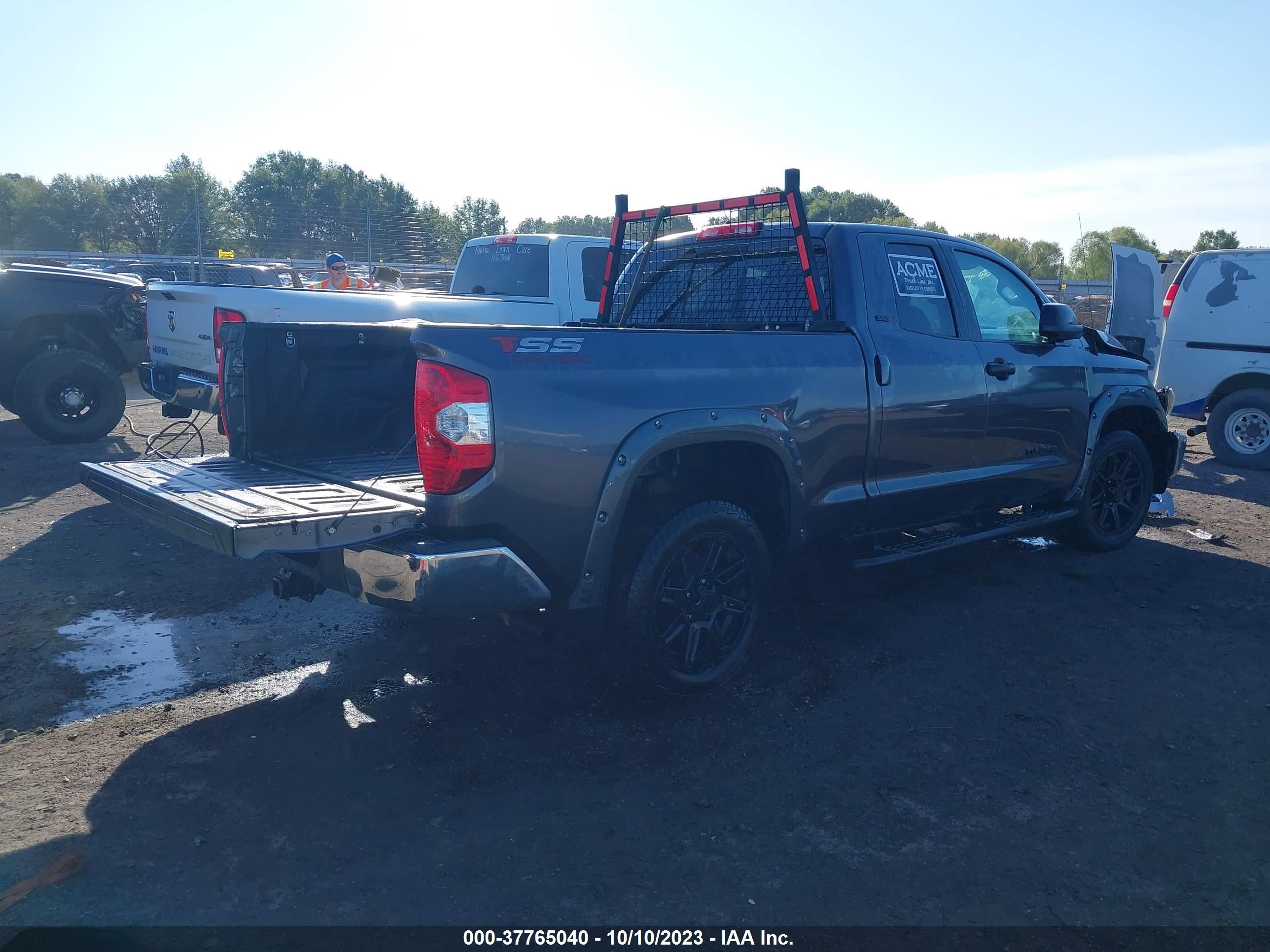 Photo 3 VIN: 5TFRM5F1XKX138079 - TOYOTA TUNDRA 