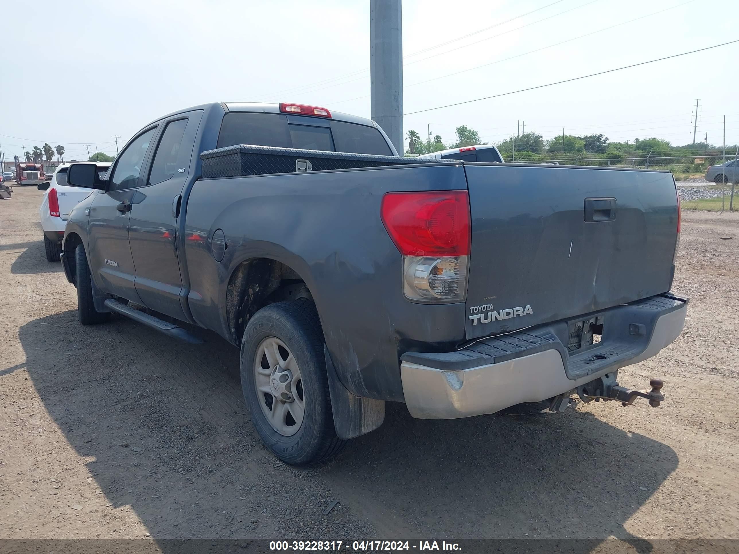 Photo 2 VIN: 5TFRT54137X002924 - TOYOTA TUNDRA 