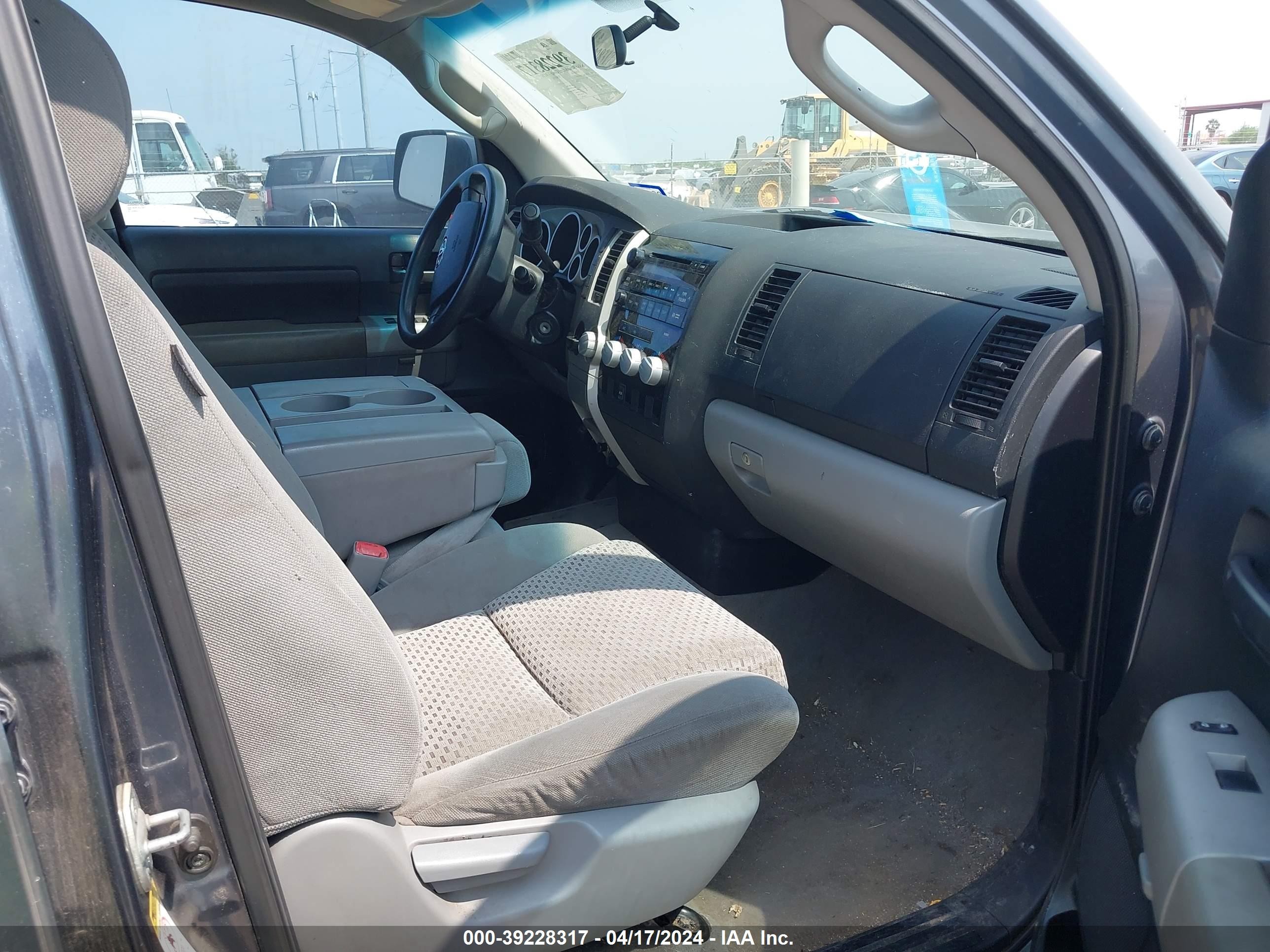 Photo 4 VIN: 5TFRT54137X002924 - TOYOTA TUNDRA 