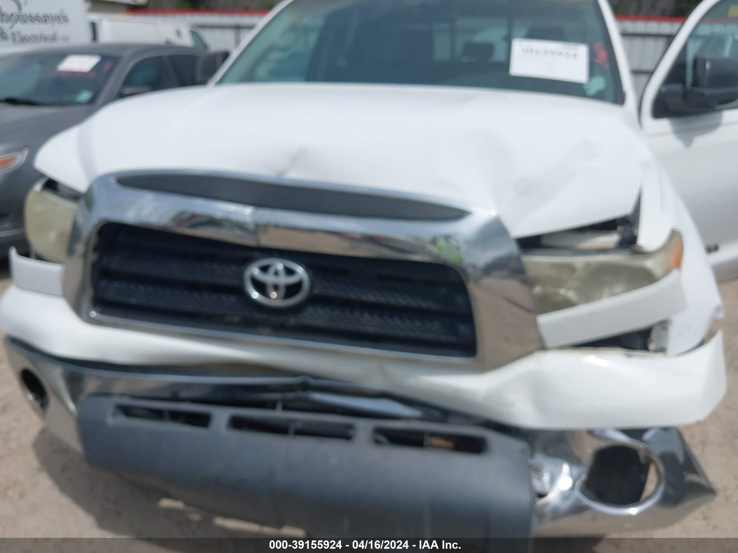 Photo 9 VIN: 5TFRT541X7X004542 - TOYOTA TUNDRA 