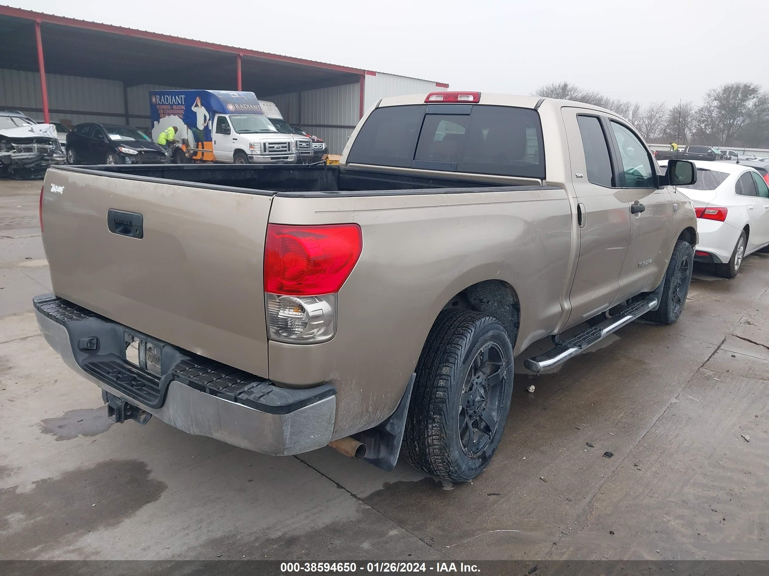 Photo 3 VIN: 5TFRT541X7X015363 - TOYOTA TUNDRA 