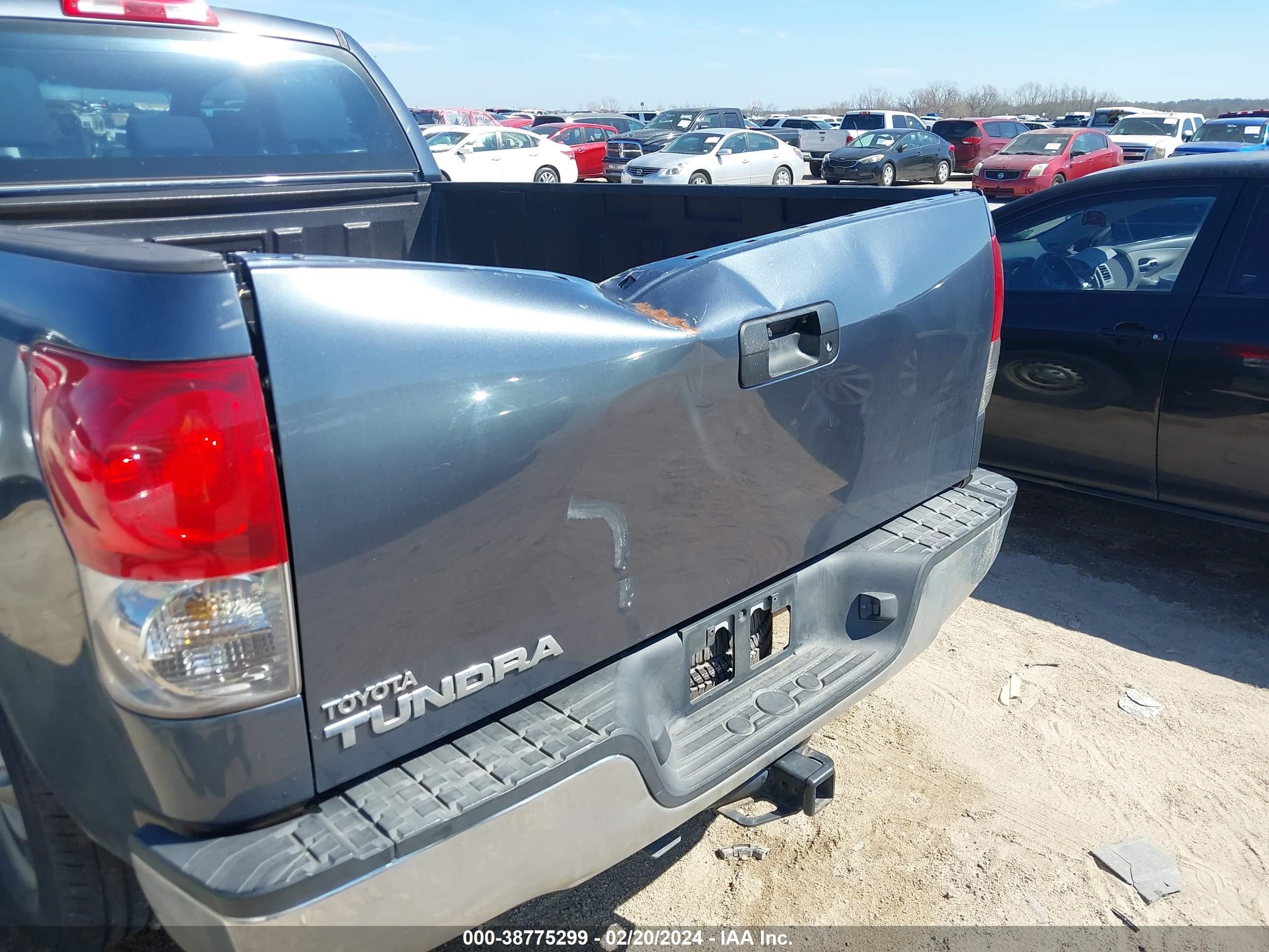 Photo 5 VIN: 5TFRT541X8X022590 - TOYOTA TUNDRA 