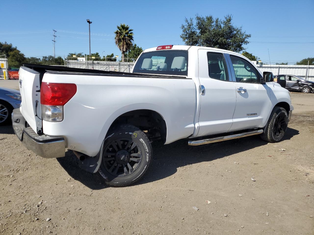 Photo 2 VIN: 5TFRU54198X010671 - TOYOTA TUNDRA 